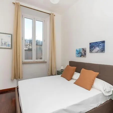 Stunning Center Rome Apartment-3